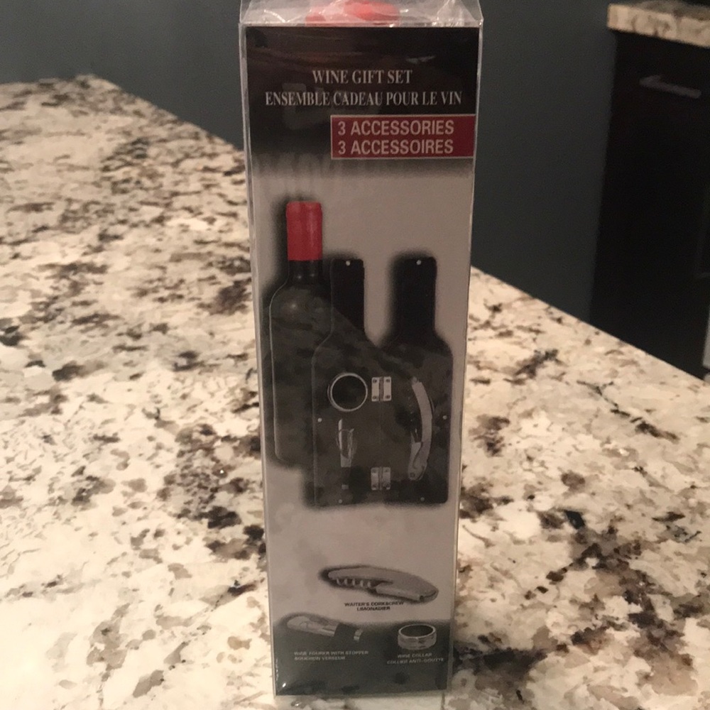Wine Gift Set Brand New!!